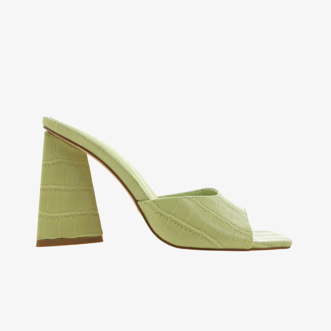 Quinn- Apple Croc