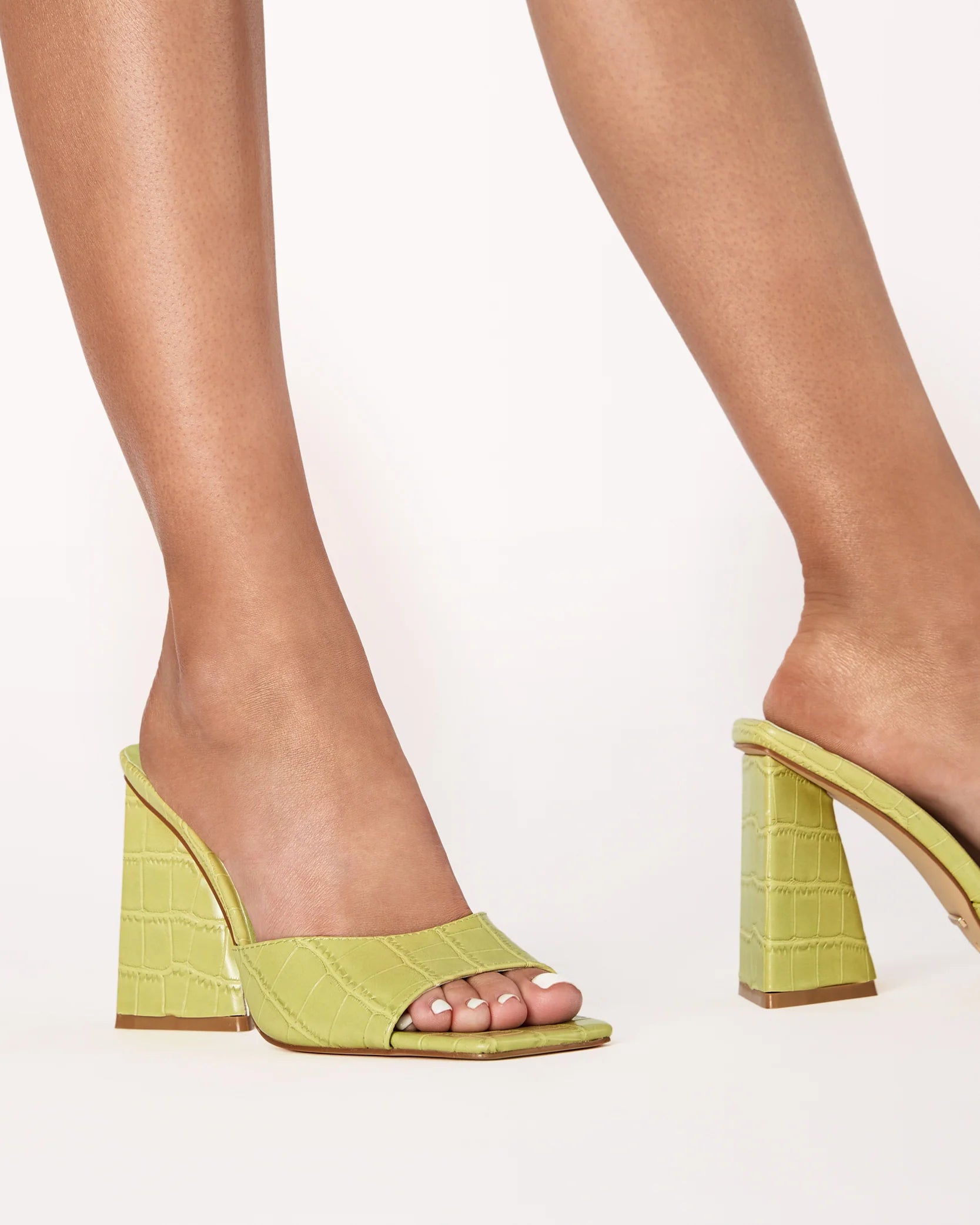 Quinn- Apple Croc